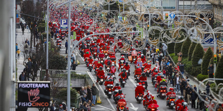 Miles de moteros tiñen Vigo con el color de la Navidad