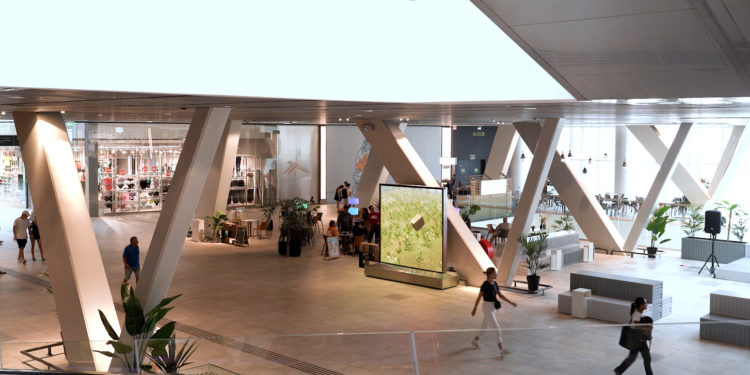 Vialia Vigo acoge la exposición de arte digital ‘Sí a todo’