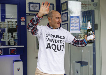 Cuatro números de la Lotería de Navidad dejan 892.000 euros en Vigo y su área, más del doble que el año pasado