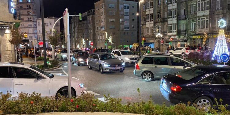 Vigo vuelve a vivir «importantes retenciones» en las principales vías de la ciudad