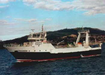 Marineros de un pesquero del mismo armador del ‘Pitanxo’ alertan de una vía de agua en alta mar