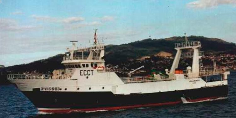 Marineros de un pesquero del mismo armador del ‘Pitanxo’ alertan de una vía de agua en alta mar