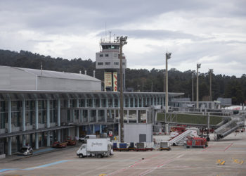 La borrasca ‘Efraín’ deja un día caótico en Peinador con cinco aterrizajes frustrados