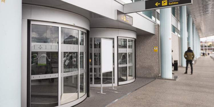 Un avión de Iberia regresa a Madrid al no poder aterrizar en Vigo debido al mal tiempo