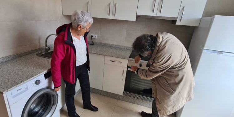 O Concello das Neves cede unha casa a unha familia de seis membros en situación extrema