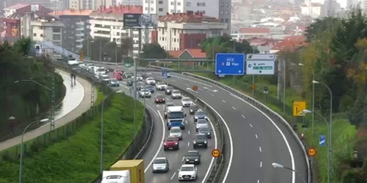 Un accidente múltiple con al menos una persona herida causa importantes retenciones en Vigo