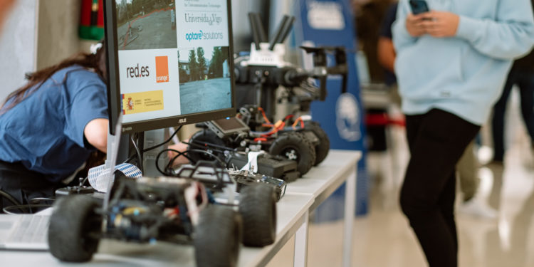 atlanTTic, investigación en tecnoloxías de telecomunicación con identidade galega