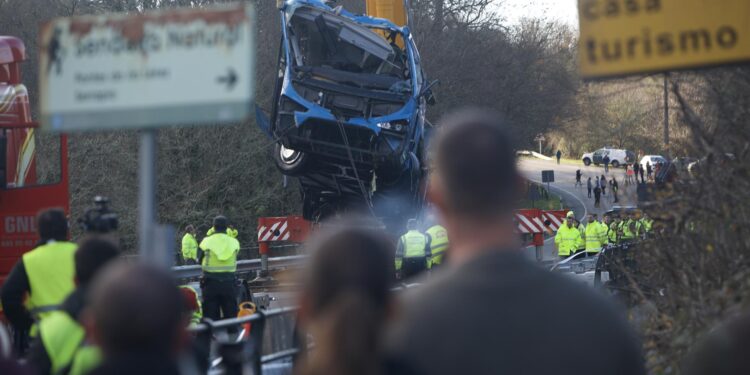 El conductor del autobús accidentado declarará en las próximas horas ante la Guardia Civil