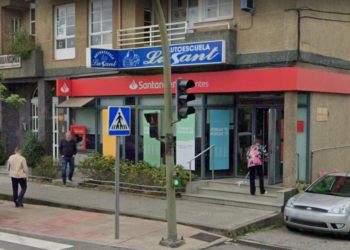 Detenido un vigués tras atracar un banco con una pistola simulada en la Avenida de Peinador de Mos