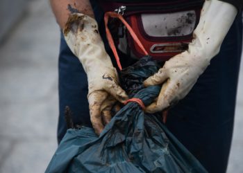 Interceptado en Vigo un mercante presuntamente responsable del chapapote aparecido en A Illa