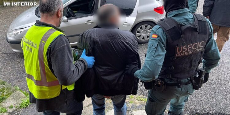 Tres detenidos, entre ellos una joven de 19 años, por tráfico de cocaína y heroína