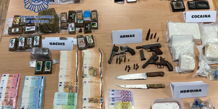 Detenido un hombre en Vigo por repartir drogas a domicilio y agredir a un policía