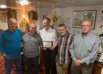Los supervivientes de un naufragio visitan 25 años después en Vigo el buque británico que los rescató