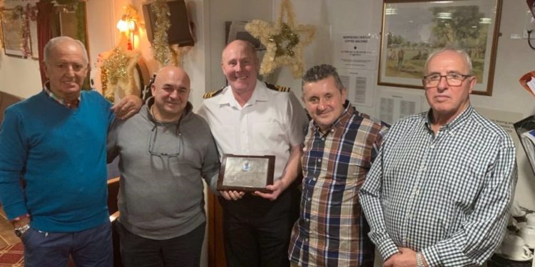 Los supervivientes de un naufragio visitan 25 años después en Vigo el buque británico que los rescató