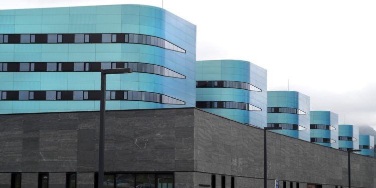 Sanidade adquiere por 1,7 millones dos equipos de hemodinámica para el hospital Álvaro Cunqueiro