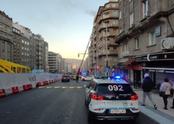 Despliegue de bomberos y policía por un incendio en un tríplex de Gran  Vía