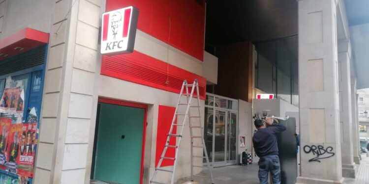 Todos los detalles del nuevo Kentucky Fried Chicken que abre mañana en el centro de Vigo