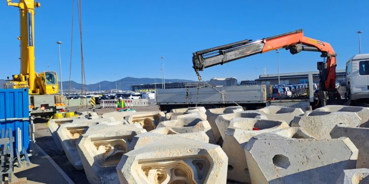 El Puerto de Vigo inicia las obras de los pantalanes que permitirán el acceso al nuevo visor submarino
