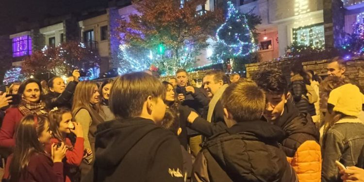 Así fue el segundo e inesperado encendido de luces de la Navidad de Vigo con el alcalde