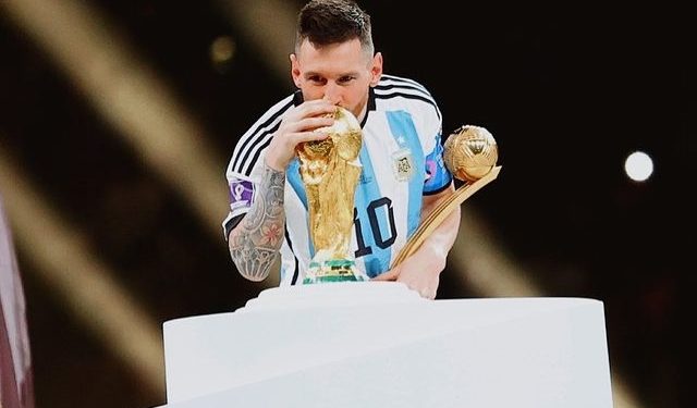 Y al fin Leo alzó su copa
