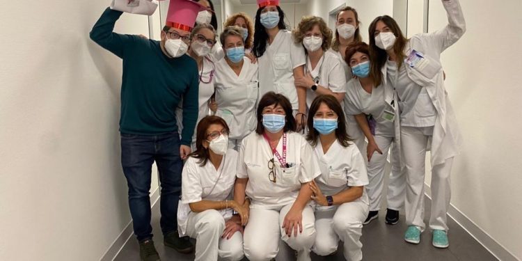 El área sanitaria de Vigo suma 246 profesionales fijos en medio de denuncias de “colapsos”