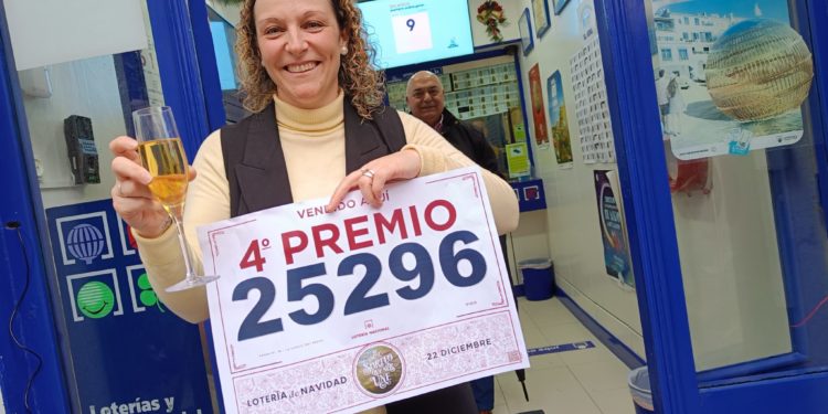 Un cuarto premio cae en el corazón de la Navidad de Vigo y propicia un ‘doblete’ en Camelias