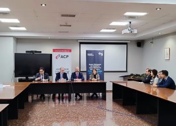 Almuiña traslada a la patronal de la provincia las líneas de inversión del Puerto de Vigo hasta 2026