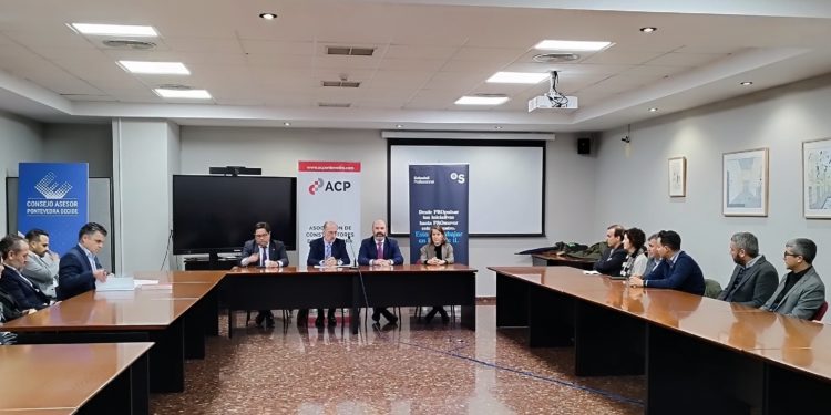 Almuiña traslada a la patronal de la provincia las líneas de inversión del Puerto de Vigo hasta 2026