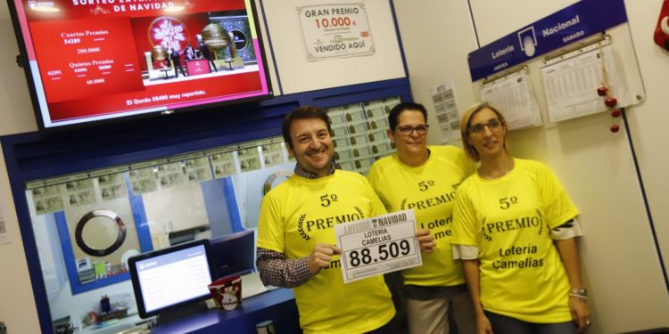 Un quinto premio recae en Vigo: la Lotería de Navidad repite administración en Camelias