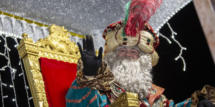 Vigo abre el plazo de inscripción para viajar en las carrozas de los Reyes Magos durante la Cabalgata