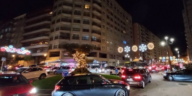 El colapso navideño de Vigo, en versiones opuestas: del «caos demencial» al «récord histórico»