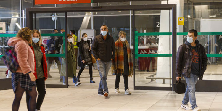 Renfe avisa a los usuarios de más de 15.000 abonos por su uso irregular en Galicia