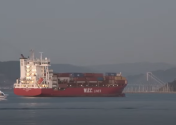 El ‘WEC Vermeer’ vertió frente a Ons unos 150 litros de fuel y debe depositar 230.000 euros