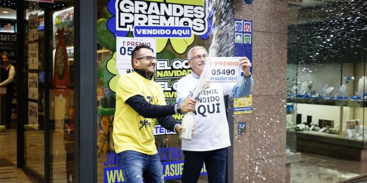 El X de la Suerte de O Porriño amplía su historial de premios tras vender un décimo de El Gordo