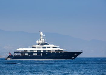 Recala en Vigo el ‘Albatross’, megayate a la venta por 95 millones tras la muerte de su dueño