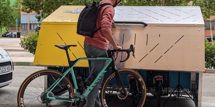 Adif instalará aparcamientos seguros para bicicletas en la estación de Vigo-Guixar