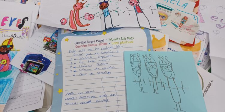 Más de 2.000 cartas en el Buzón Real de Travesía: un datáfono, uñas postizas o una bruja para el pasillo