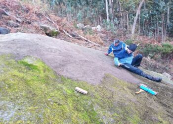 Descubren en los montes de Camos el mayor conjunto de petroglifos de Nigrán