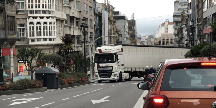 La Rúa Cervantes y los vehículos grandes