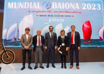 Baiona presenta en Fitur el mundial de J-80 como un «reclamo turístico» para Galicia