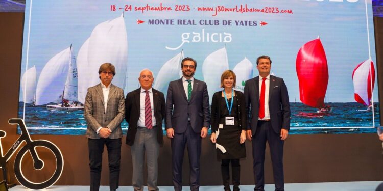 Baiona presenta en Fitur el mundial de J-80 como un «reclamo turístico» para Galicia