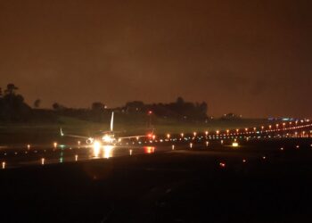El viento obliga a un avión con destino Vigo a regresar a Madrid en la mañana de este lunes