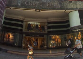 La calle más comercial de Vigo pierde uno de sus emblemas: Cortefiel liquida por cierre y se muda