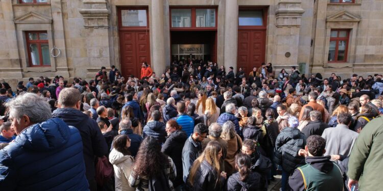 Ilusión y «muchos nervios» en Vigo y Santiago con las pruebas de Formación Sanitaria Especializada