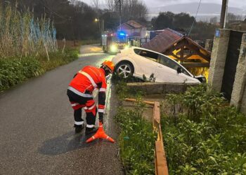 Detenido tras precipitarse con su coche a una fuente y negarse a realizar el test de alcohol