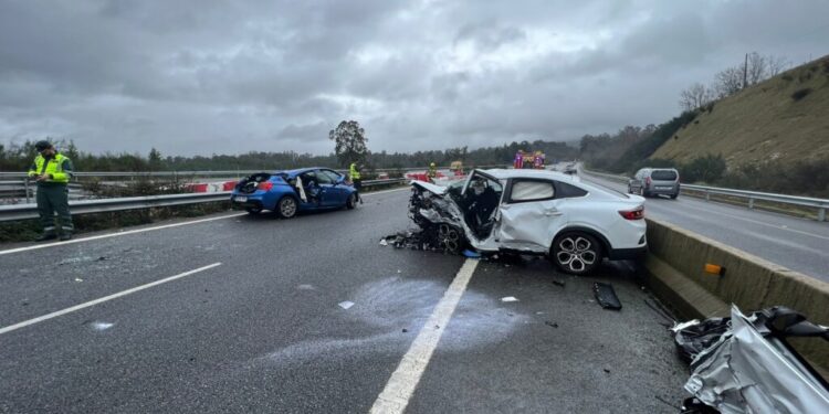 Las tres personas heridas en el accidente de la A-52 en Salvaterra continúan ingresadas en Vigo
