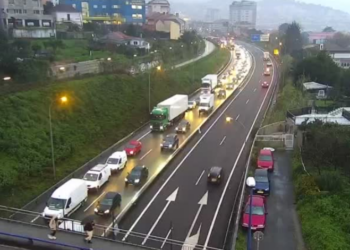 Dos accidentes múltiples, en la AP-9 y la A-55, provocan retenciones en los accesos de Vigo
