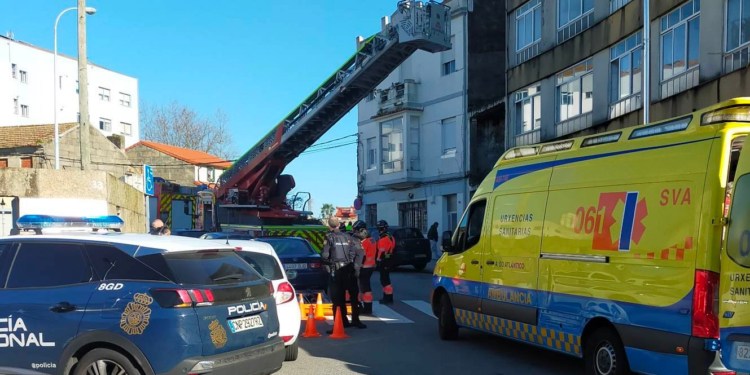 Trasladado al hospital un operario tras cortarse en una pierna con una radial en Vigo