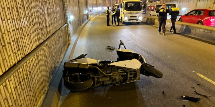Fallece el motorista que fue alcanzado por un camión en el túnel de Beiramar de Vigo