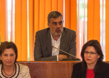 El Gobierno de Vigo da 24 horas al PP para revisar más de 1.000 expedientes